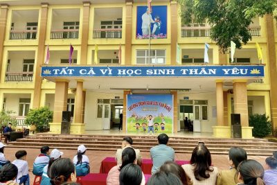 Chương trình giao lưu văn nghệ với chủ đề “Tiếng hát át hoàn cảnh – Xoa dịu nỗi đau da cam”.